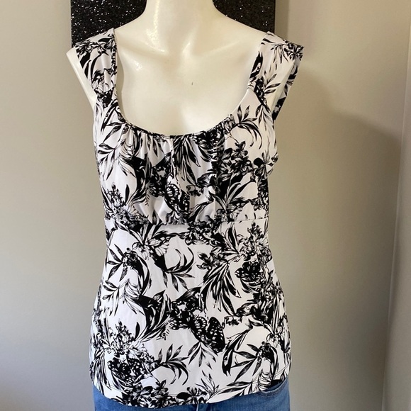 White House Black Market Tops - WHBM Floral Sleeveless Top Black White Sz M